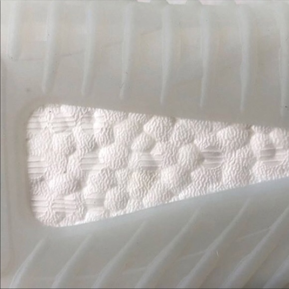 Blue tint yeezys - Picture 6 of 7